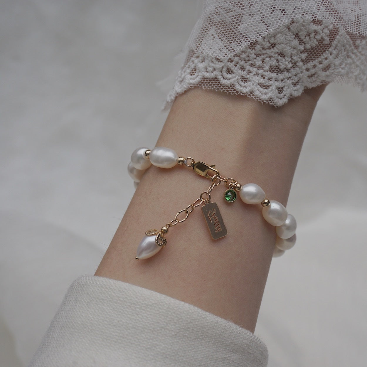 Tear Drop Pearl Bracelet